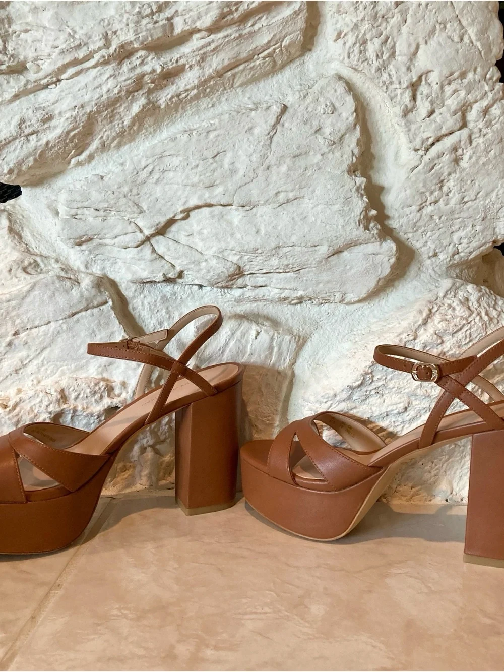 EUC with box/ dust bag Stuart Weitzman Maia platform sandals in “saddle” color